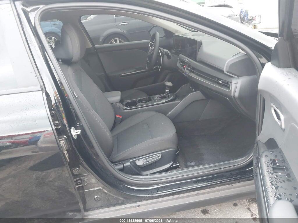 3KPFT4DE1SE221261 2025 KIA K4 photo no. 5
