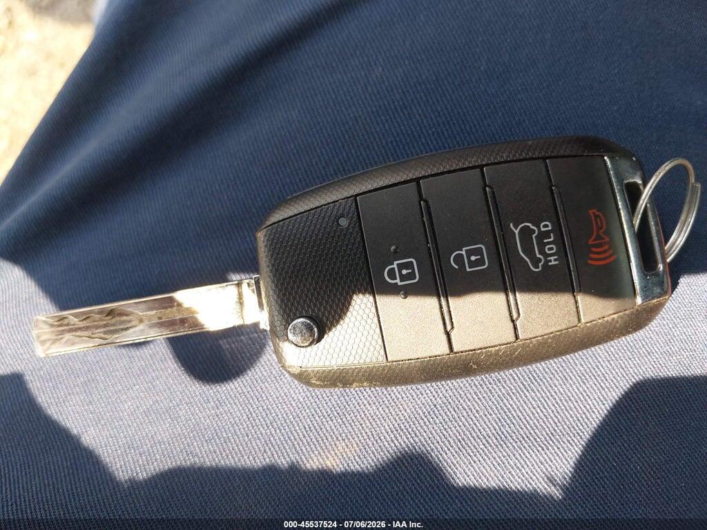 KNDJN2A28J7510428 2018 KIA SOUL photo no. 11
