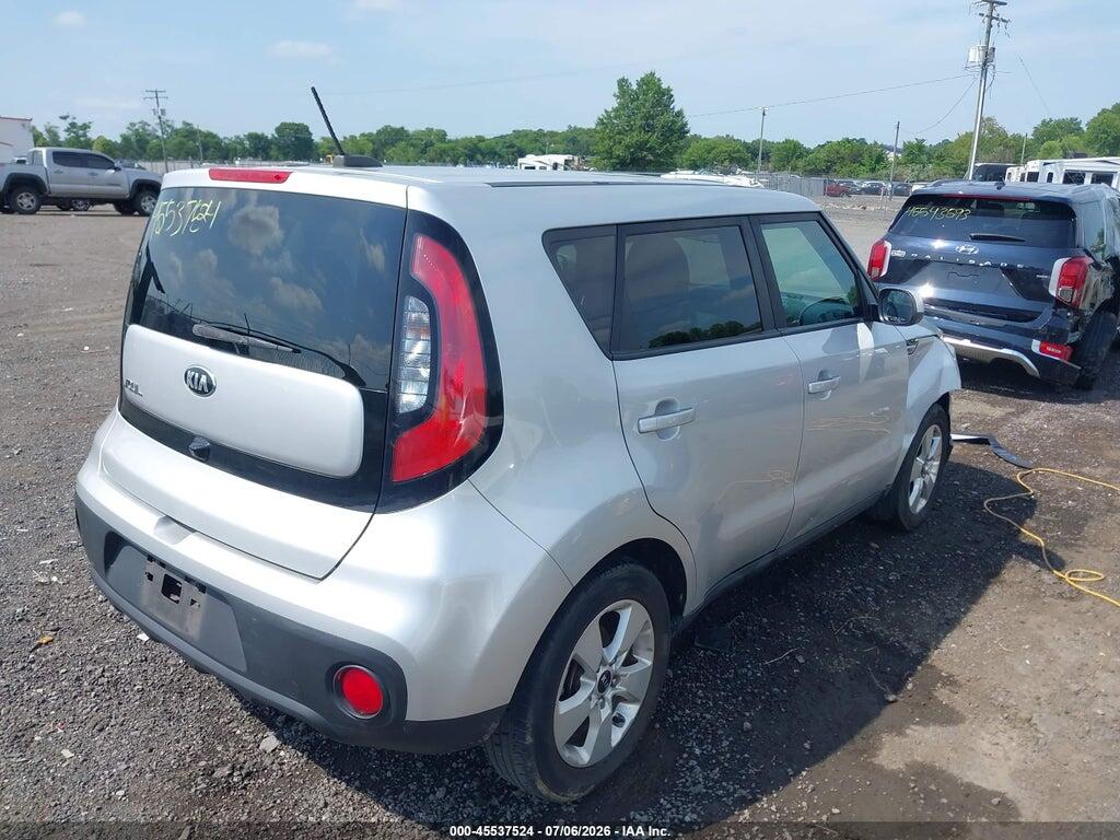 KNDJN2A28J7510428 2018 KIA SOUL photo no. 4