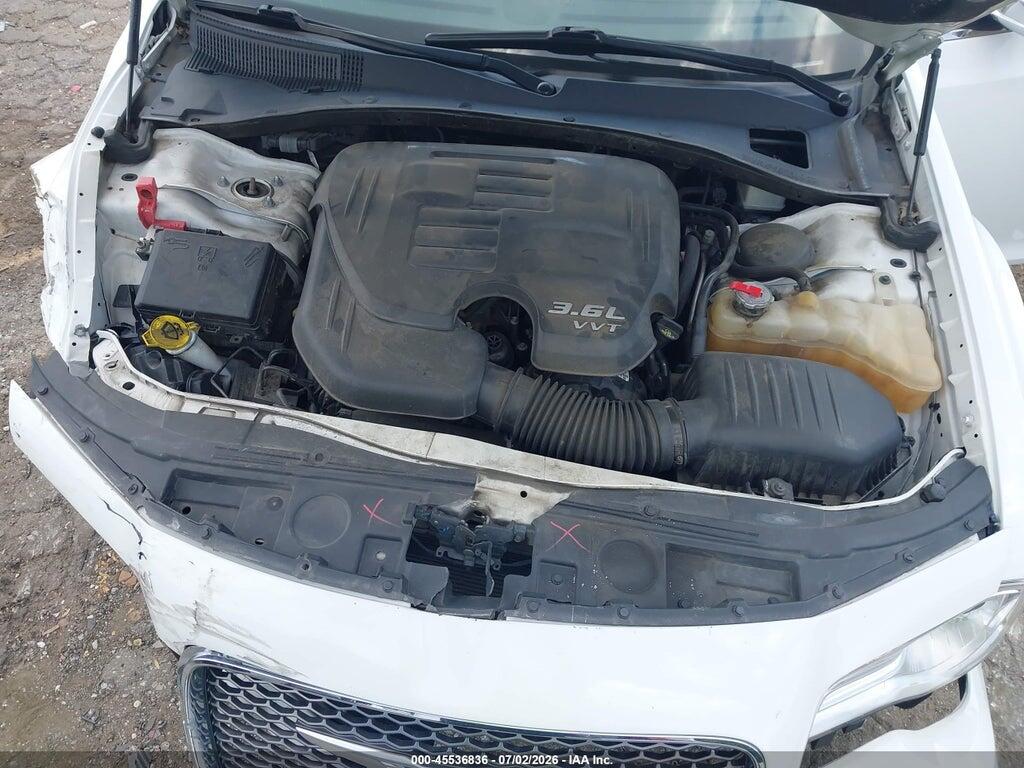 2C3CCAKG4KH689998 2019 CHRYSLER 300 photo no. 10
