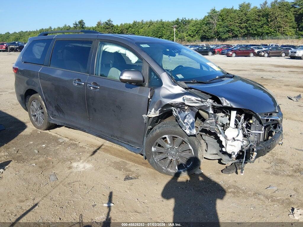 5TDDZ3DC9JS200015 2018 TOYOTA SIENNA photo no. 1