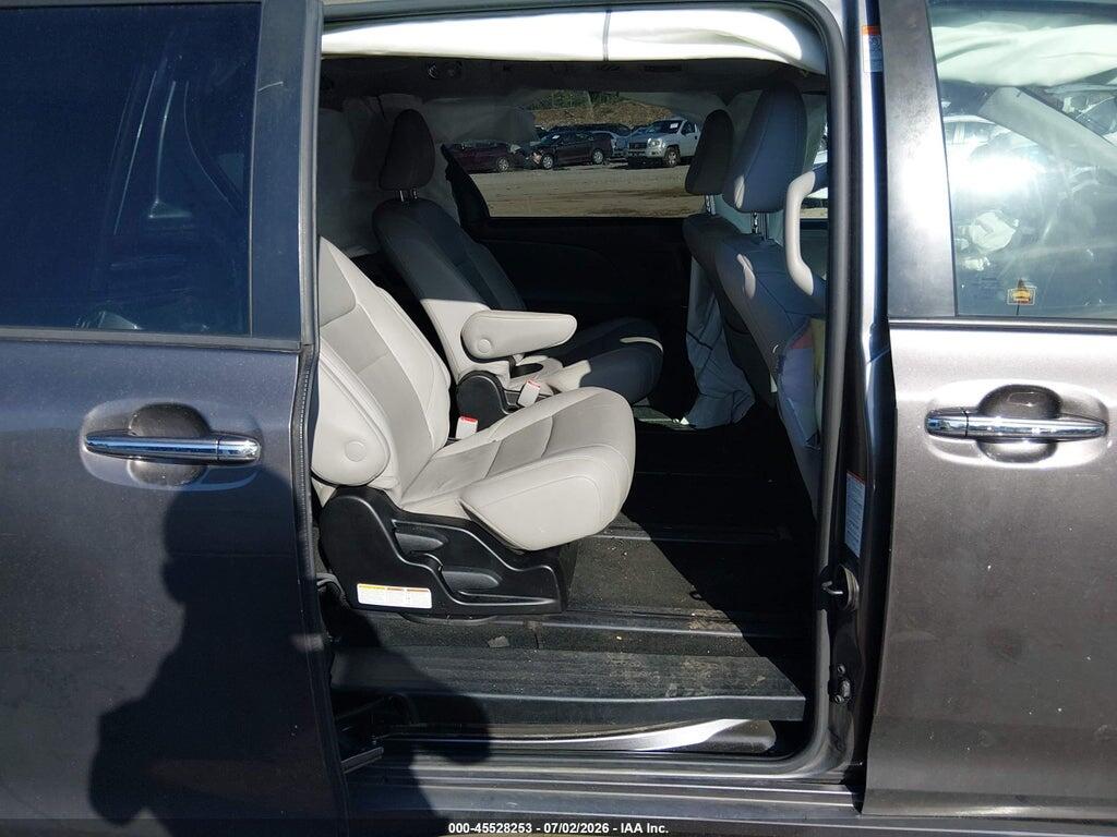 5TDDZ3DC9JS200015 2018 TOYOTA SIENNA photo no. 8