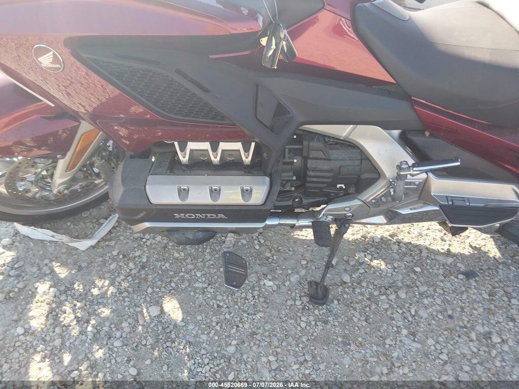 JH2SC7957JK004065 2018 HONDA GL1800 photo no. 9