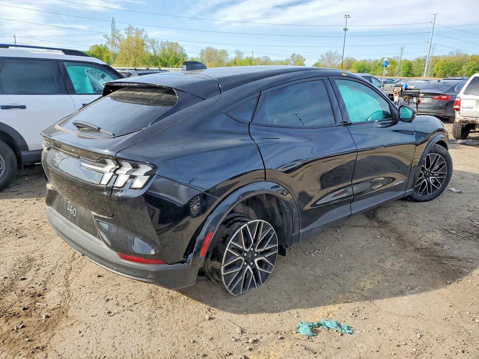 2025 FORD MUSTANG MACH-E PREMIUM — Фото 3 из 13