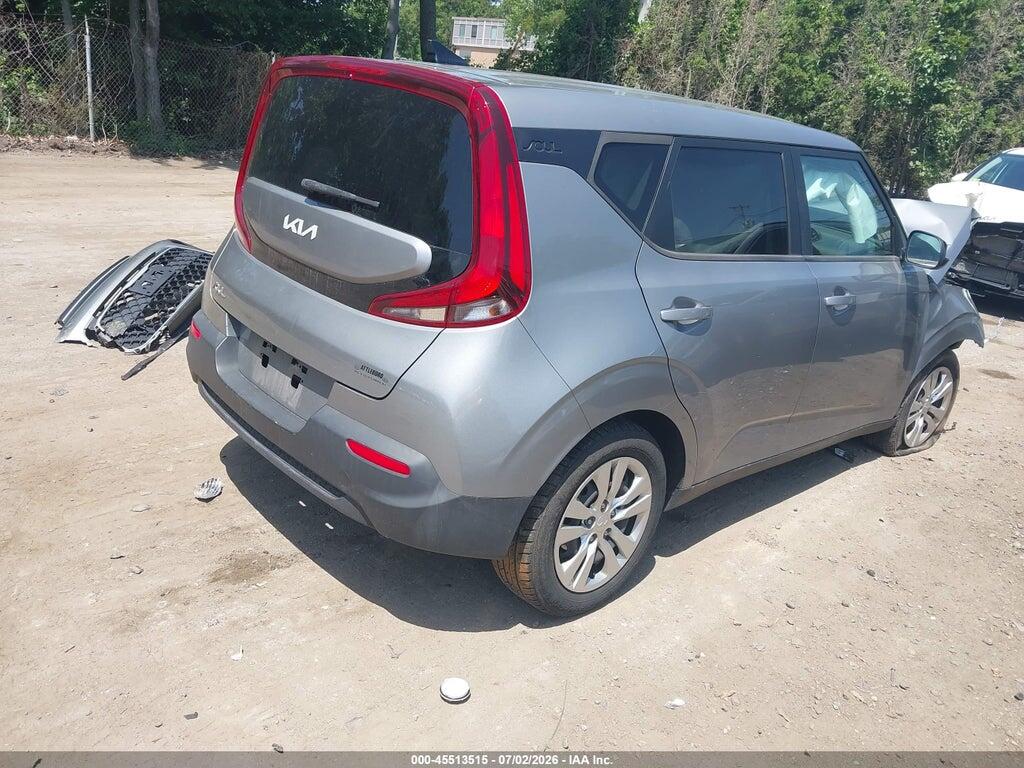 KNDJ23AU2N7806812 2022 KIA SOUL photo no. 4