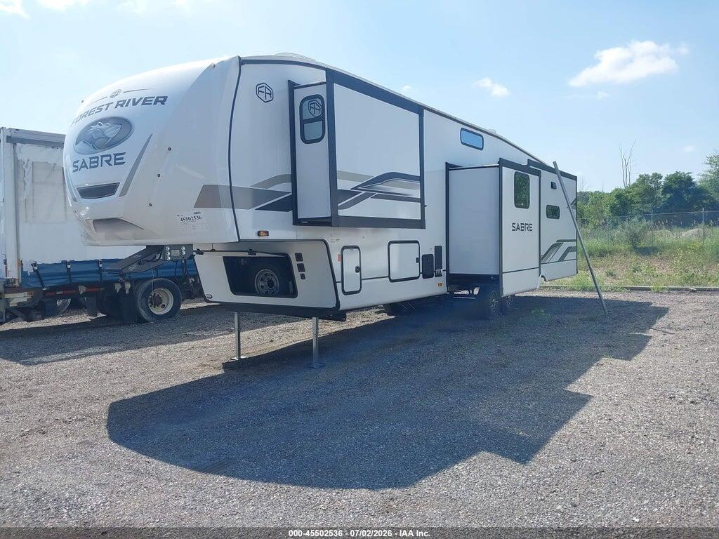 5ZT3SR1B8S6116167 2025 FOREST RIVER SABRE photo no. 2