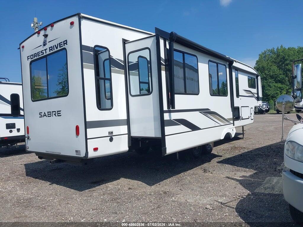 5ZT3SR1B8S6116167 2025 FOREST RIVER SABRE photo no. 4
