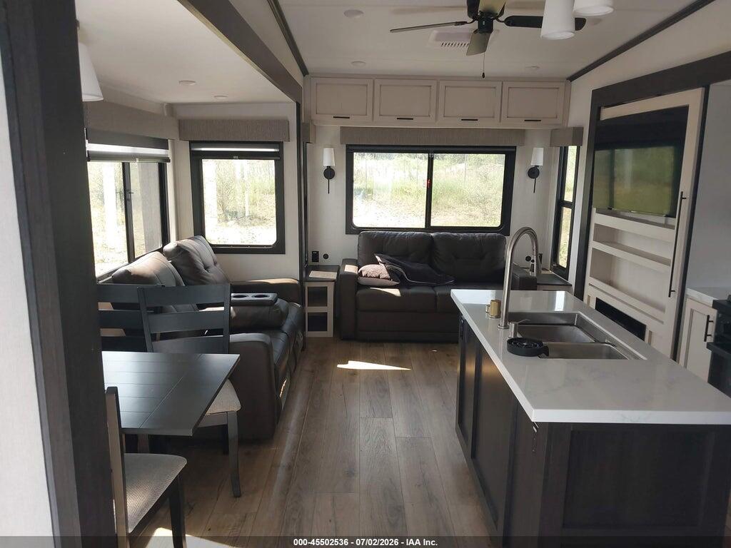 5ZT3SR1B8S6116167 2025 FOREST RIVER SABRE photo no. 8