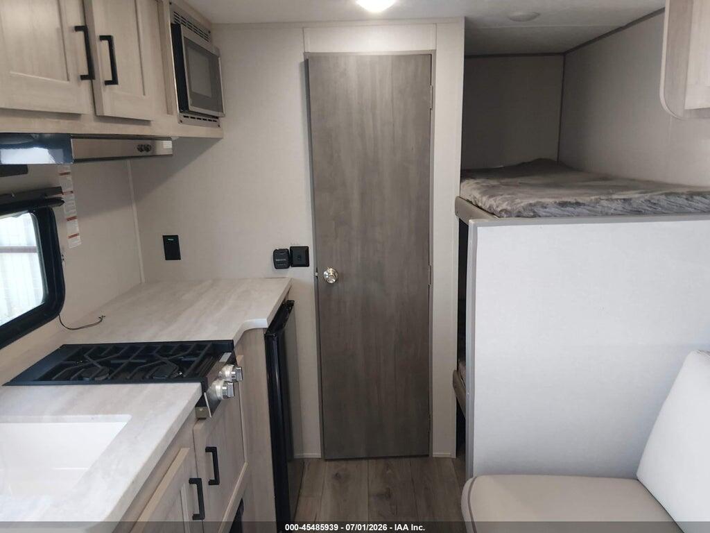 5ZT2CAEC9RK007523 2024 COACHMEN CATALINA SUMMIT SERI photo no. 8