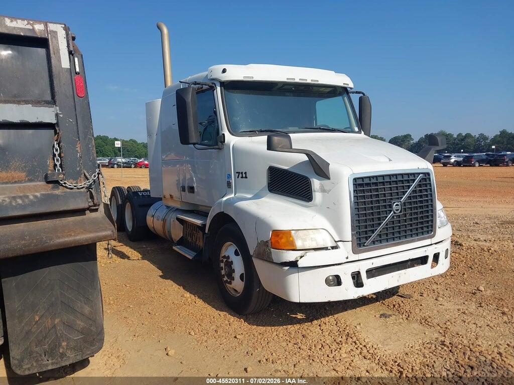 4V4MC9EH8FN923905 2015 VOLVO VN photo no. 1