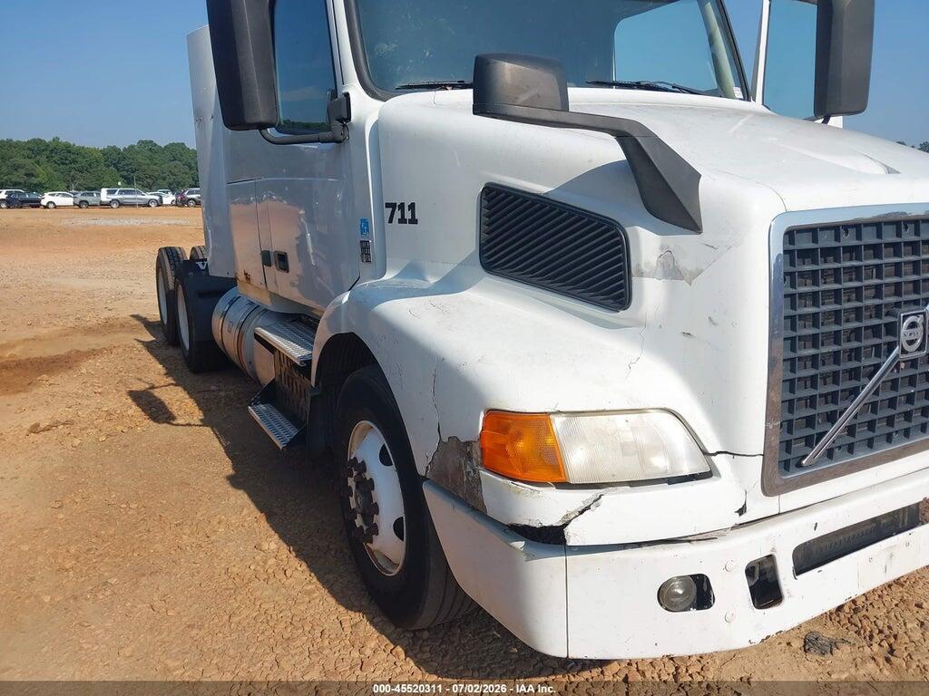 4V4MC9EH8FN923905 2015 VOLVO VN photo no. 10