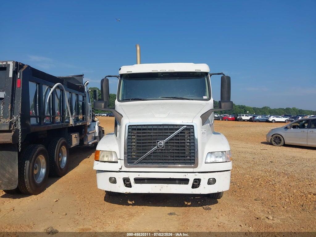 4V4MC9EH8FN923905 2015 VOLVO VN photo no. 12