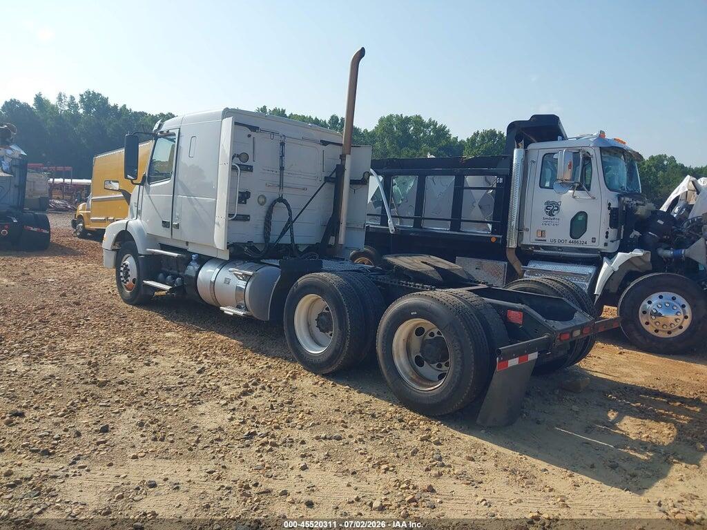 4V4MC9EH8FN923905 2015 VOLVO VN photo no. 3