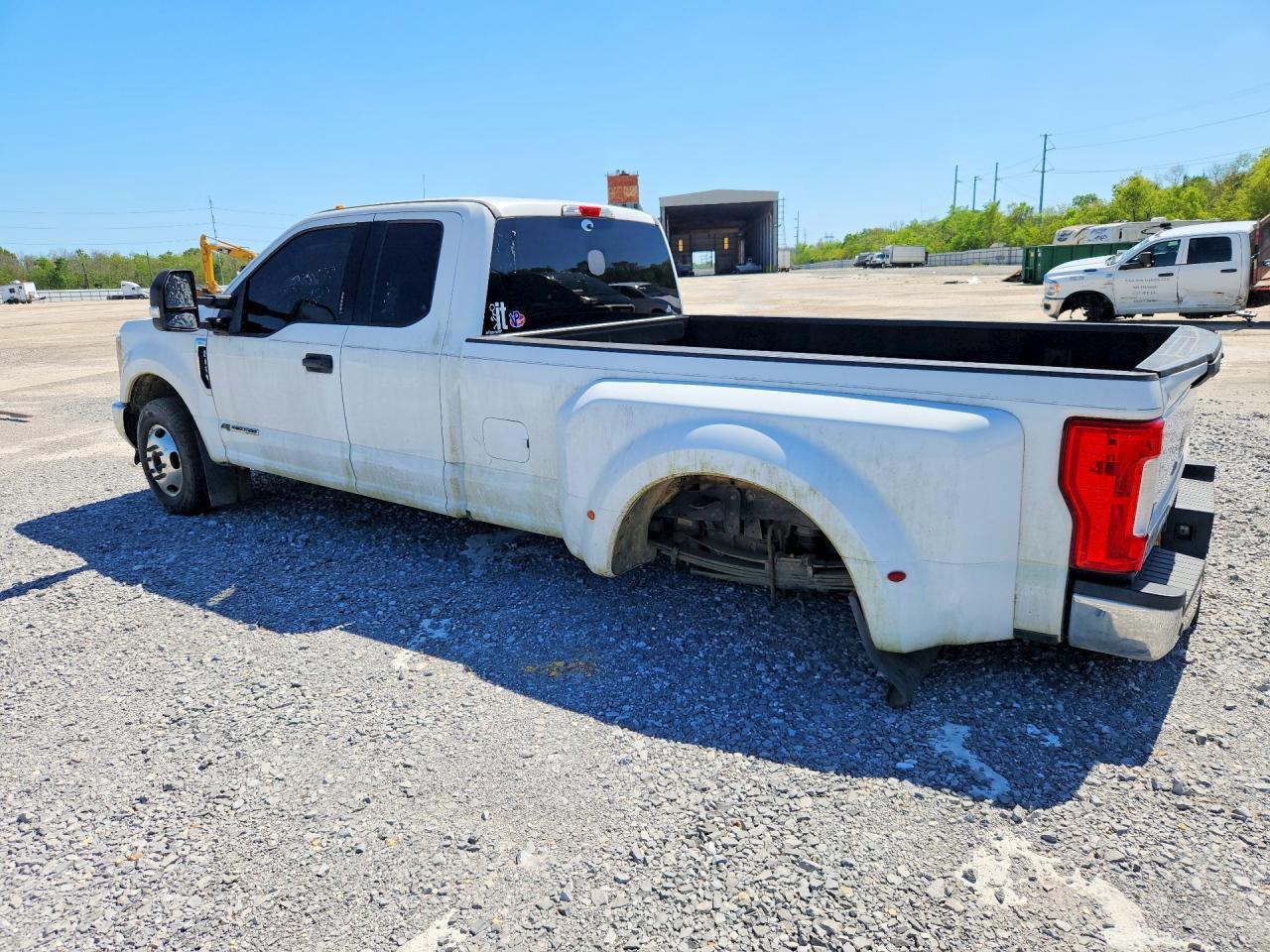 2019 FORD F350 XLT DRW  6.7L V8 TDSL EXT CAB — Фото 2 из 14