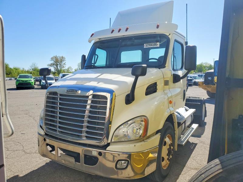 2019 FREIGHTLINER CASCADIA 113 SEMI TRUCK — Фото 2 из 10