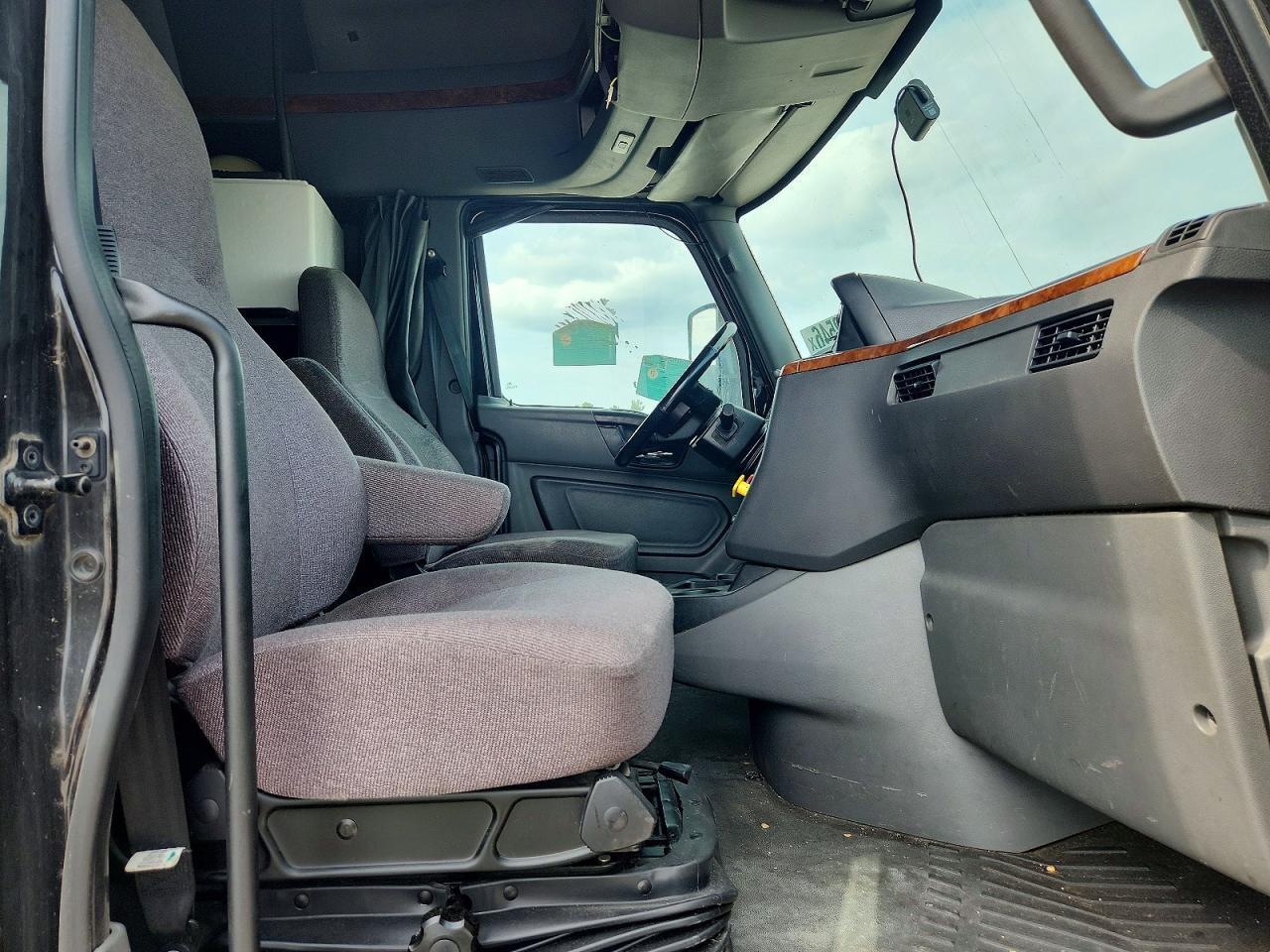 2019 INTERNATIONAL LT625 SEMI TRUCK 512500 MILES NEEDS 2 BATTARIES — Фото 5 из 10