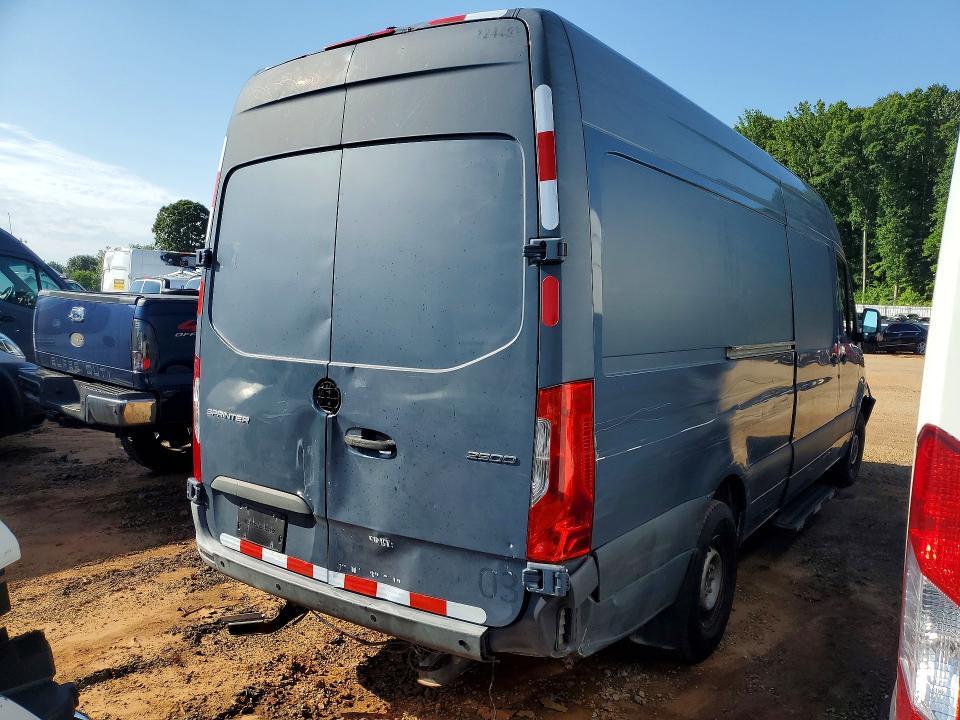 2019 MERCEDES BENZ SPRINTER 2500 DELIVERY VAN — Фото 3 из 13