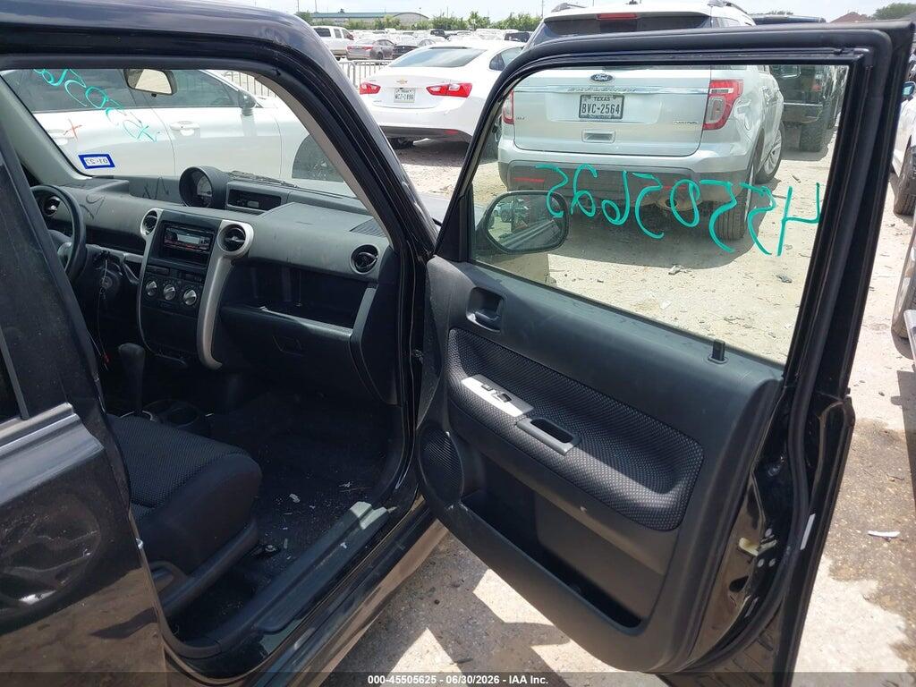 JTLKT324350200397 2005 SCION XB photo no. 5