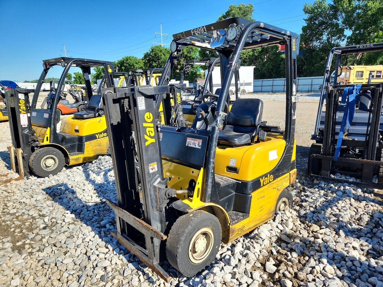 2019 YALE GLP030VXNRSV062 FORKLIFT — Фото 2 из 10