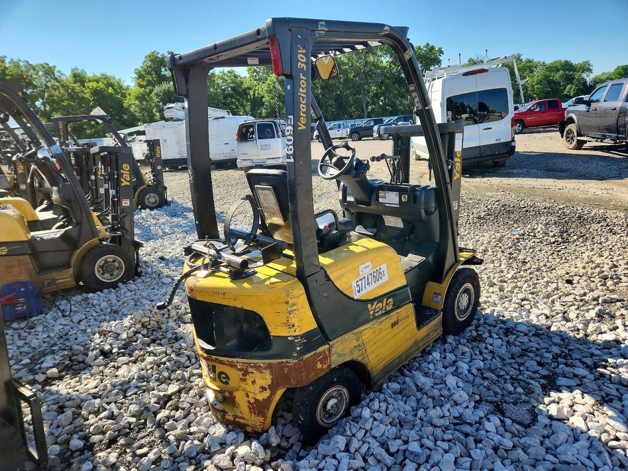 2019 YALE GLP030VXNRSV062 FORKLIFT — Фото 4 из 10