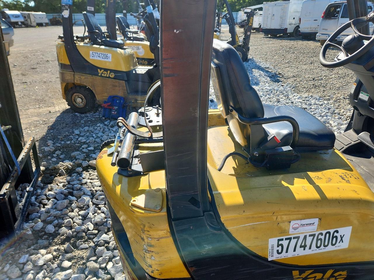 2019 YALE GLP030VXNRSV062 FORKLIFT — Фото 6 из 10
