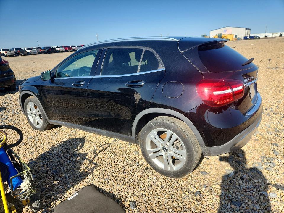 2020 MERCEDES-BENZ GLA 250 — Фото 2 из 12