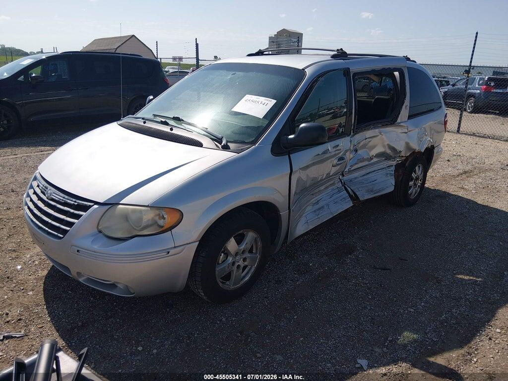 2C4GP54L35R208611 2005 CHRYSLER TOWN & COUNTRY photo no. 2