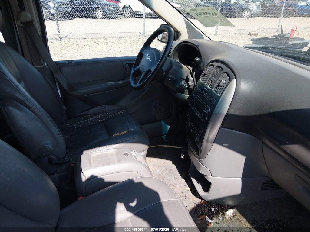 2C4GP54L35R208611 2005 CHRYSLER TOWN & COUNTRY photo no. 5