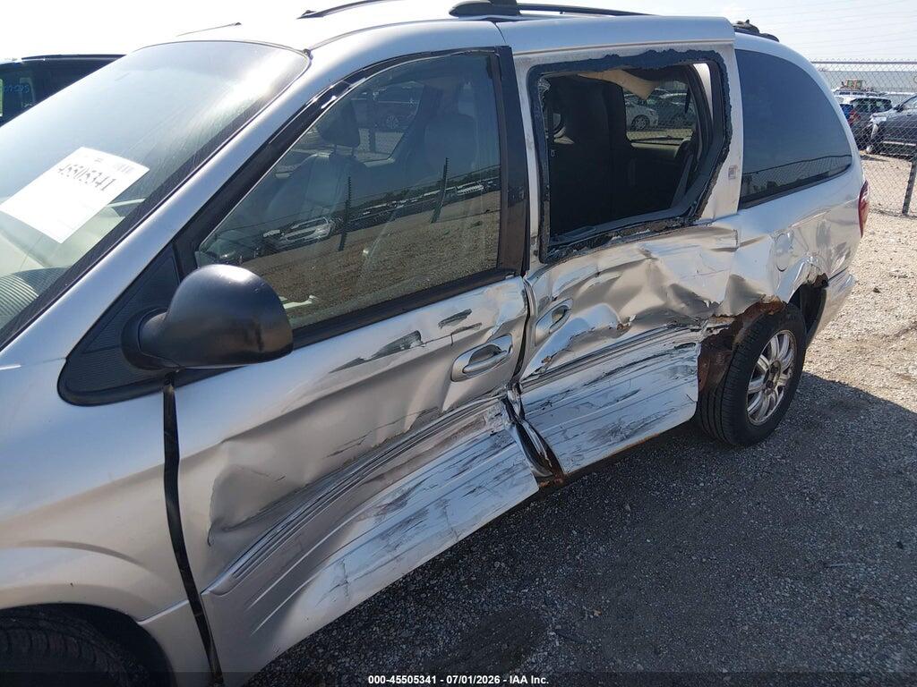 2C4GP54L35R208611 2005 CHRYSLER TOWN & COUNTRY photo no. 6
