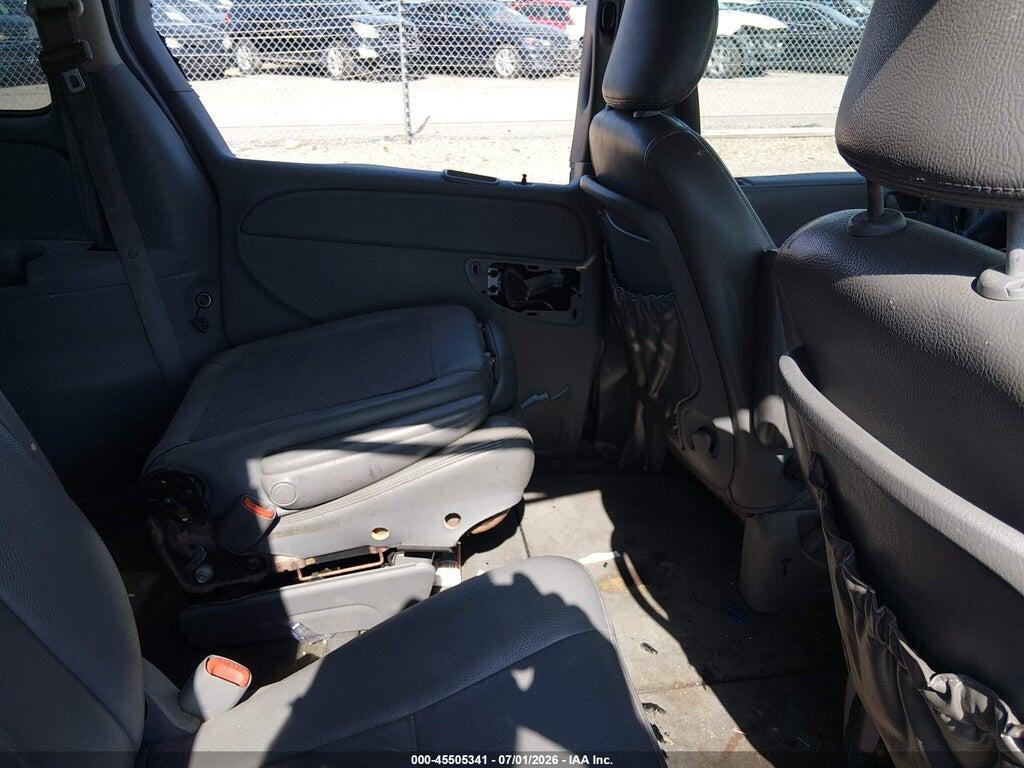 2C4GP54L35R208611 2005 CHRYSLER TOWN & COUNTRY photo no. 8