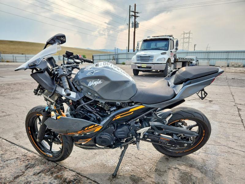 JKAEXKG15JDA08405 2018 KAWASAKI EX400 photo no. 3
