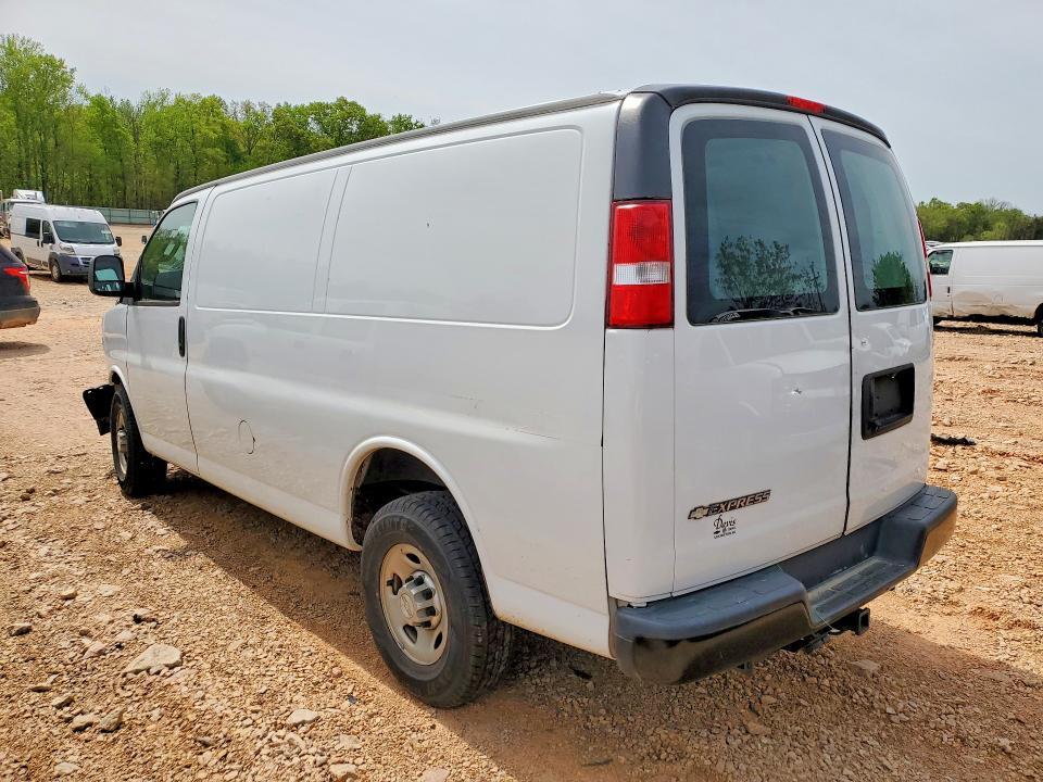 2017 CHEVROLET EXPRESS G2500 — Фото 2 из 13
