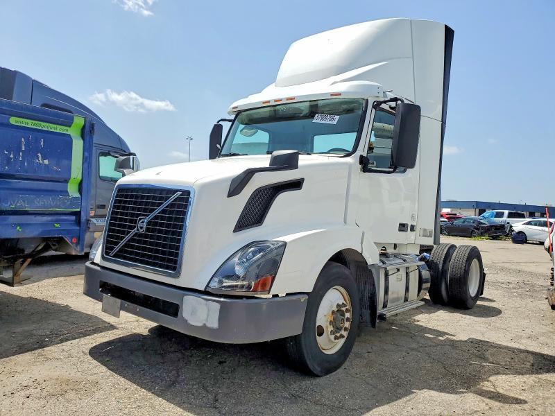 2017 VOLVO VN VNL — Фото 2 из 10