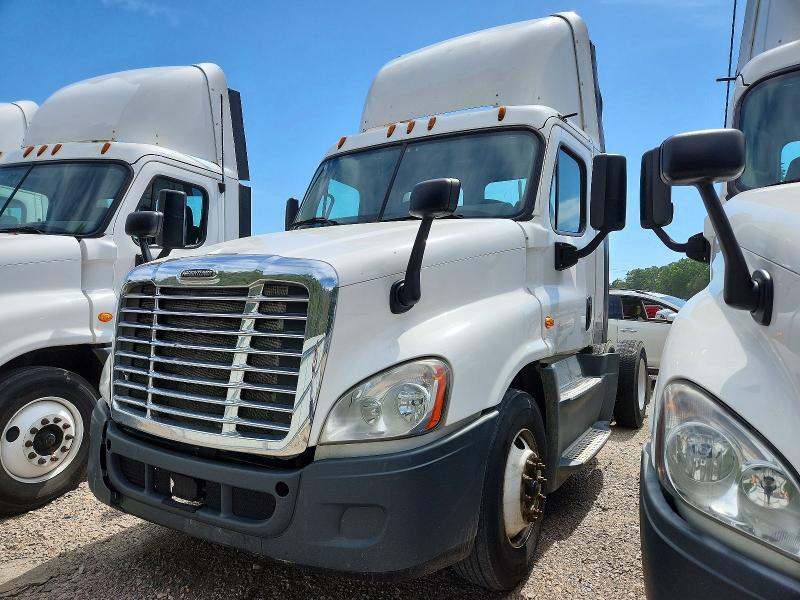 2016 FREIGHTLINER CASCADIA 125 SEMI TRUCK — Фото 2 из 10