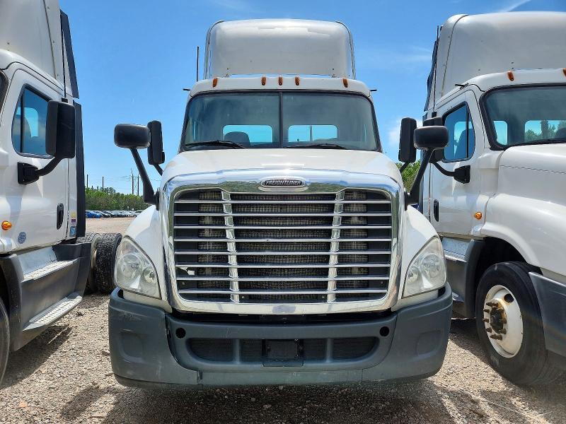 2016 FREIGHTLINER CASCADIA 125 SEMI TRUCK — Фото 9 из 10
