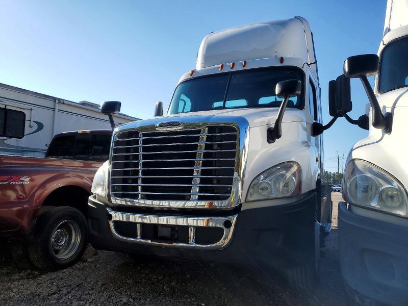 2016 FREIGHTLINER CASCADIA 125 SEMI TRUCK — Фото 2 из 10