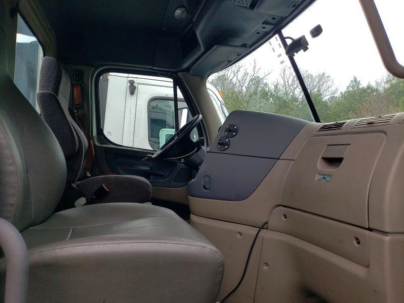 2016 FREIGHTLINER CASCADIA 125 SEMI TRUCK — Фото 5 из 10