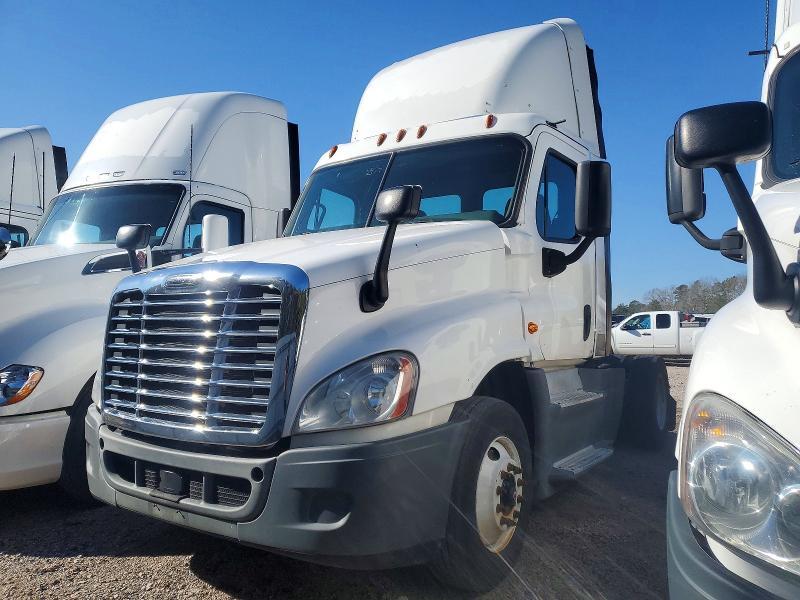 2016 FREIGHTLINER CASCADIA 125 SEMI TRUCK — Фото 2 из 10