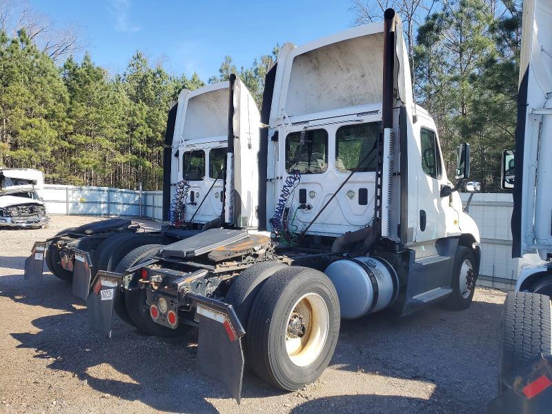 2016 FREIGHTLINER CASCADIA 125 SEMI TRUCK — Фото 4 из 10