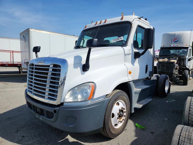 2016 FREIGHTLINER CASCADIA 125 SEMI TRUCK — Фото 2 из 10