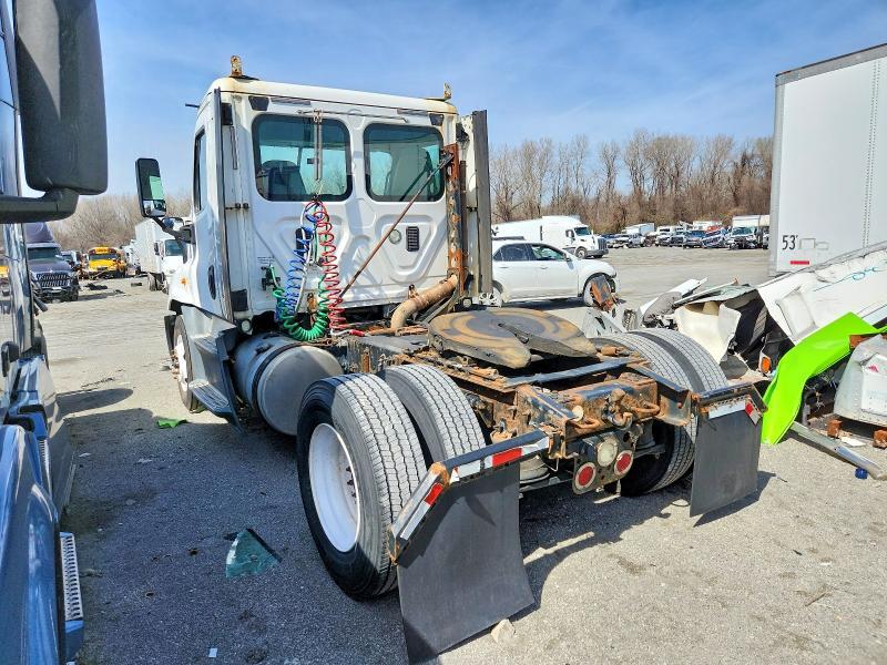 2016 FREIGHTLINER CASCADIA 125 SEMI TRUCK — Фото 3 из 10
