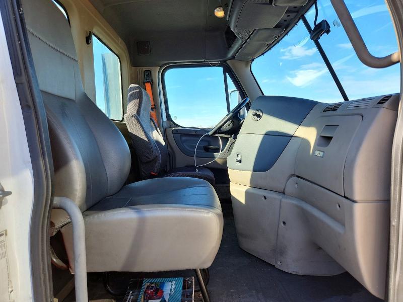 2016 FREIGHTLINER CASCADIA 125 SEMI TRUCK — Фото 5 из 10