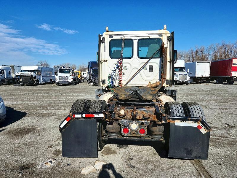 2016 FREIGHTLINER CASCADIA 125 SEMI TRUCK — Фото 6 из 10