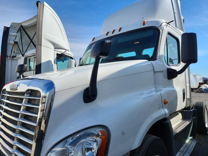 2016 FREIGHTLINER CASCADIA 125 SEMI TRUCK — Фото 9 из 10