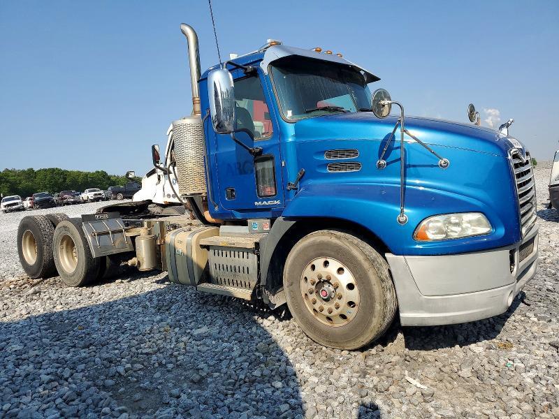 2016 MACK CXU613 SEMI TRUCK