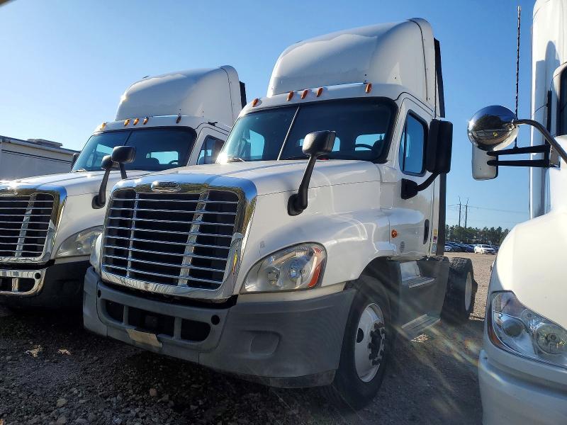 2015 FREIGHTLINER CASCADIA SEMI TRUCK — Фото 2 из 10