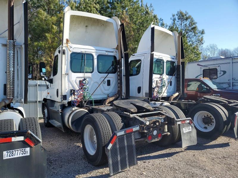 2015 FREIGHTLINER CASCADIA SEMI TRUCK — Фото 3 из 10