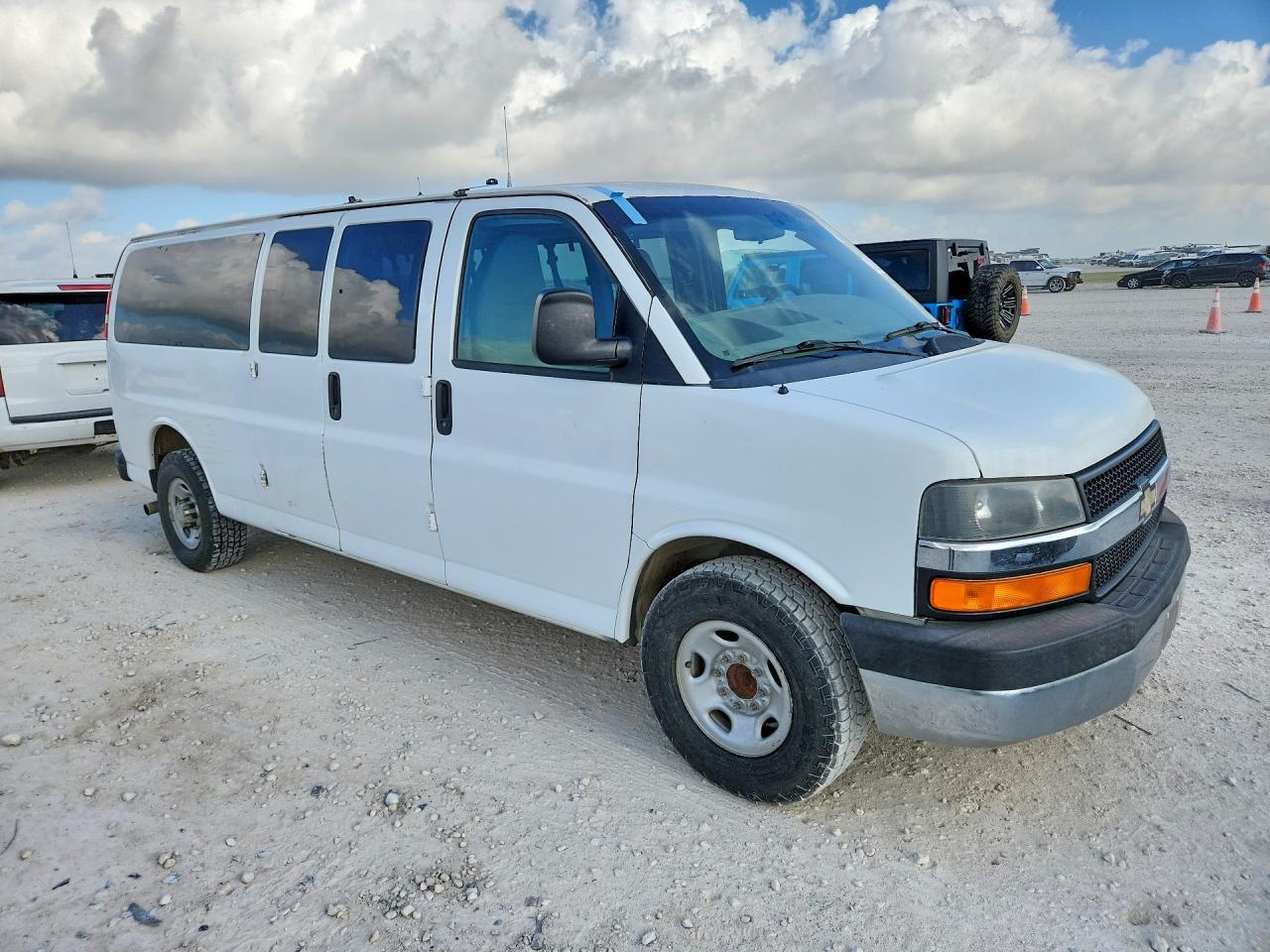 2014 CHEVROLET EXPRESS G3500 LT — Фото 4 из 13