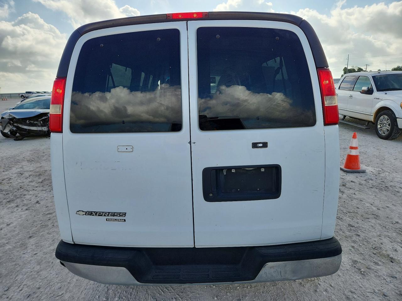 2014 CHEVROLET EXPRESS G3500 LT — Фото 6 из 13