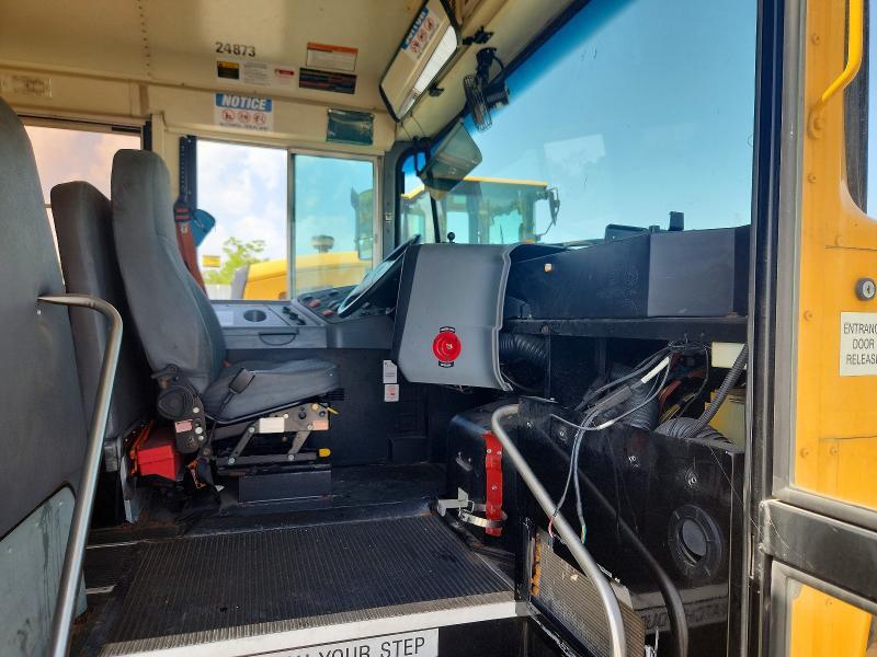 2014 IC CORPORATION CE SERIES SCHOOL - SCHOOL BUS — Фото 5 из 10